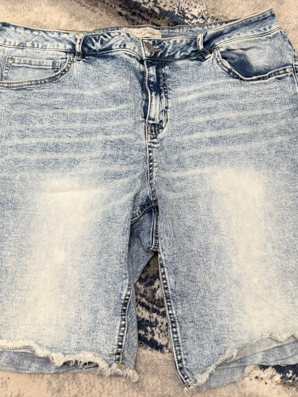 EST. 1946 Denim 16W Acid Wash Bermuda Shorts Raw Frayed Hem